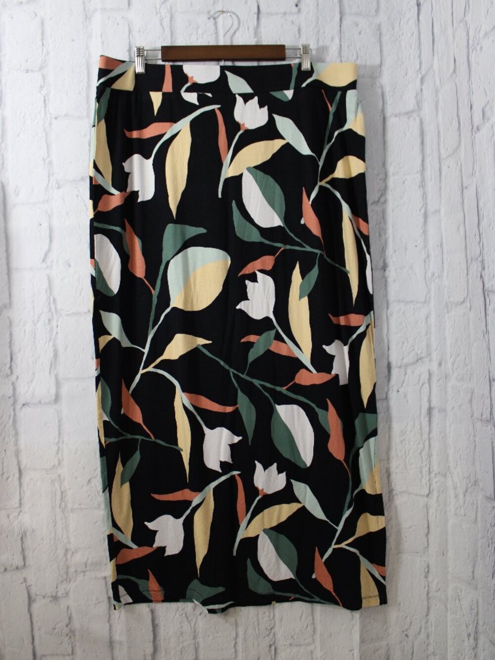 Liz Claiborne XXLT Bold Black Floral Pull On Leg Slit Summer Casual Maxi Skirt